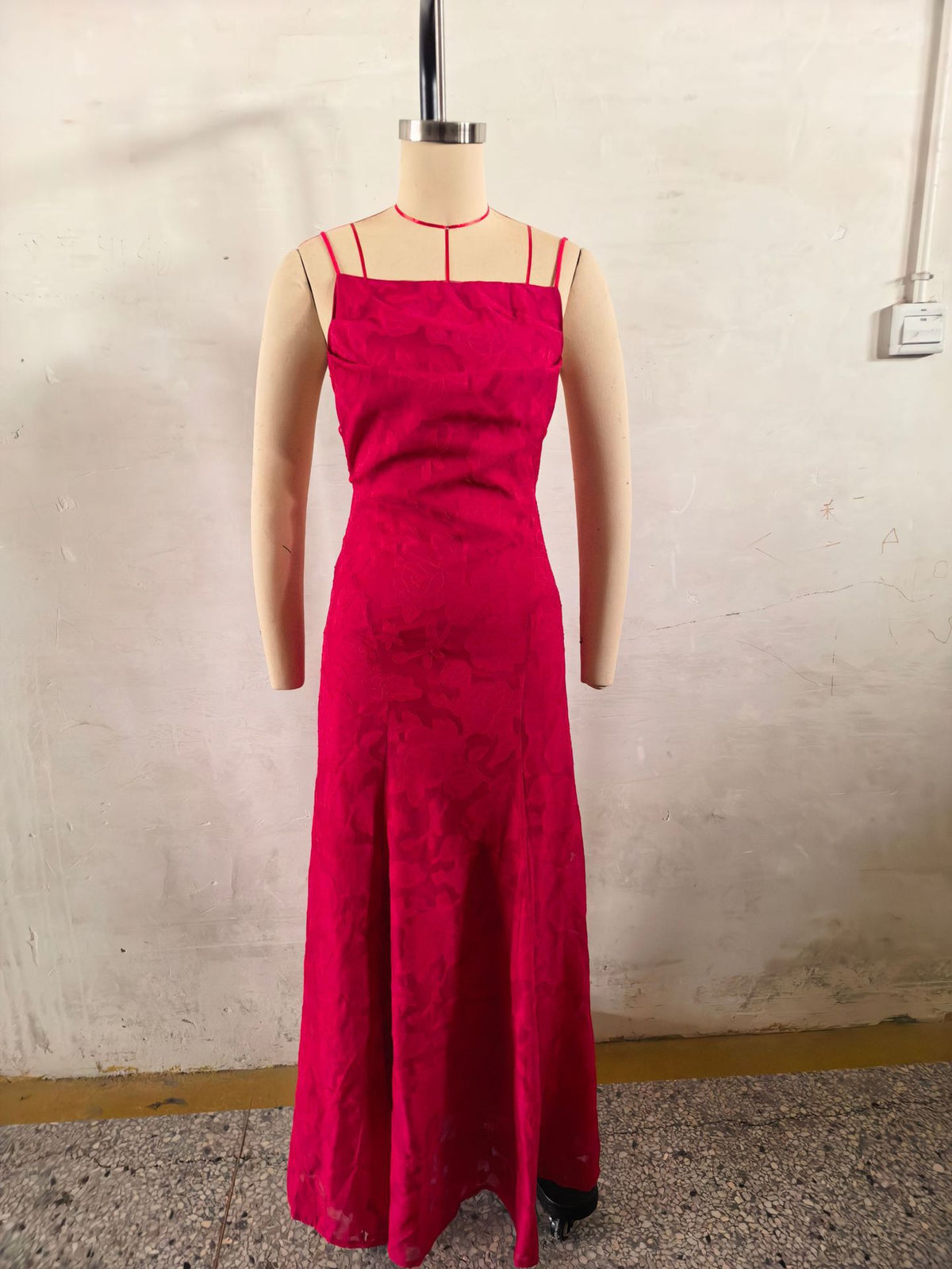 Elegant Lace Evening Gown – Spaghetti Strap Maxi Dress