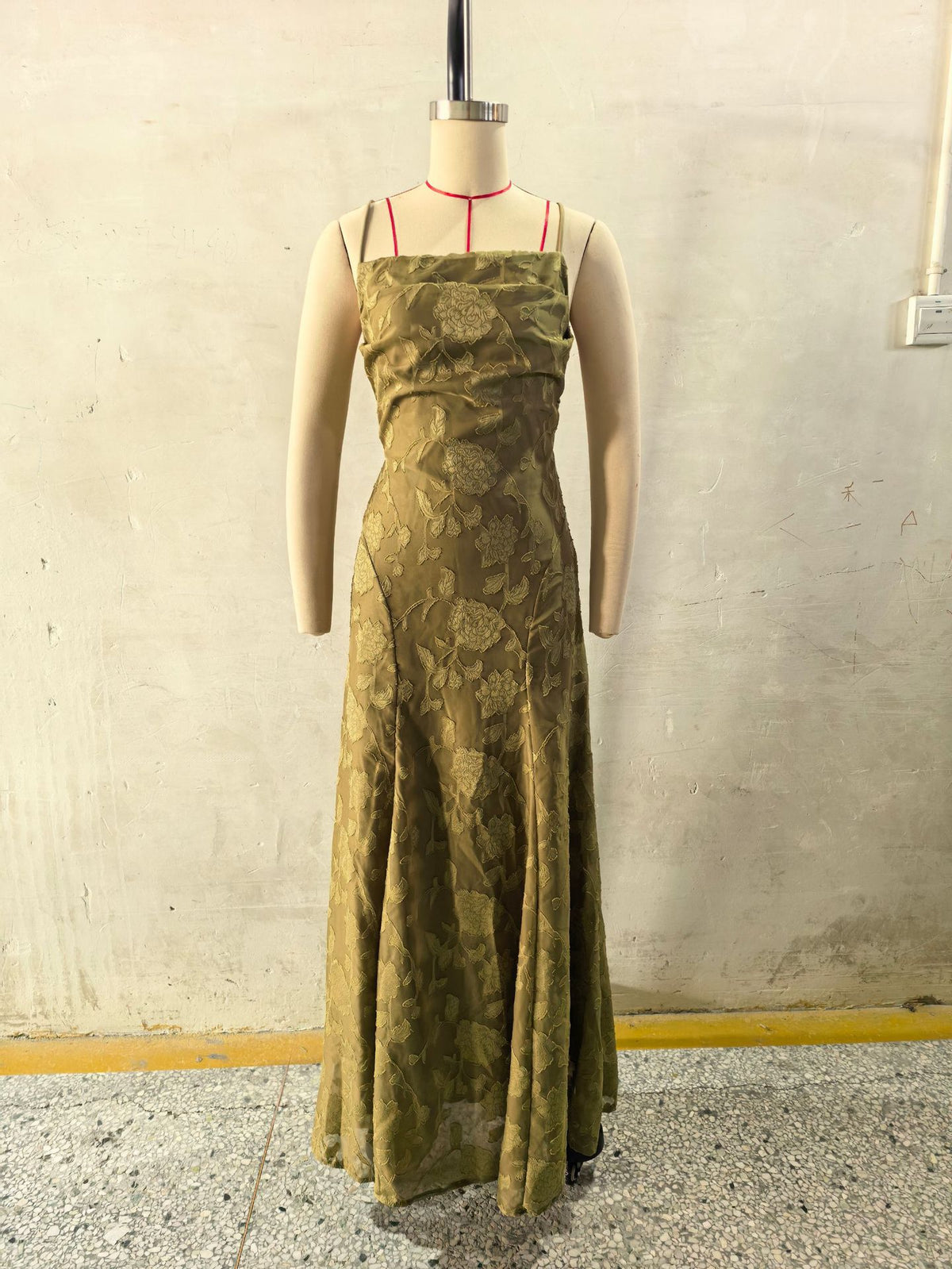 Elegant Lace Evening Gown – Spaghetti Strap Maxi Dress