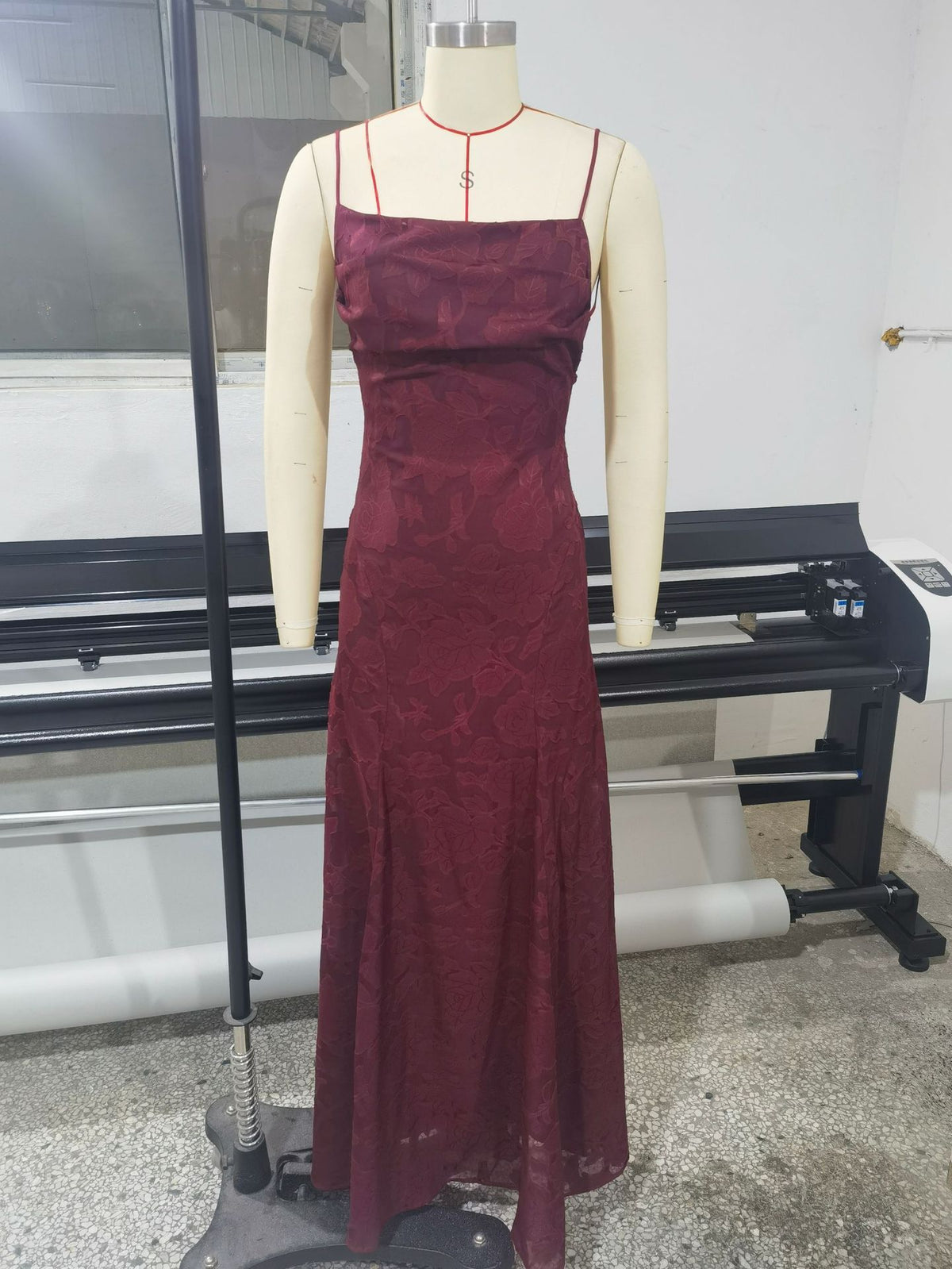 Elegant Lace Evening Gown – Spaghetti Strap Maxi Dress